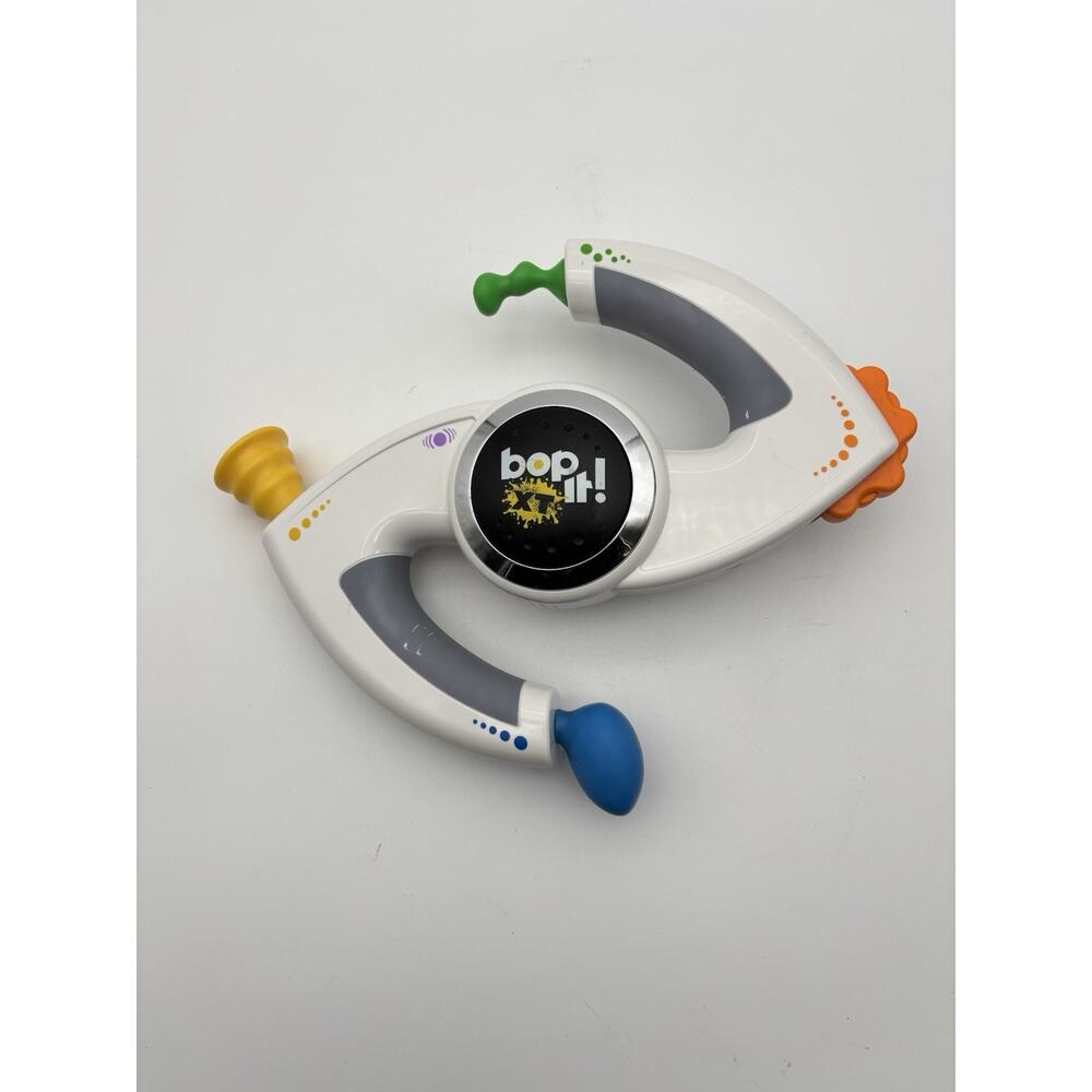 Bop It XT White Electronic Handheld Game -Very Good Condition. Tested. Works.